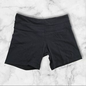 Lululemon Size 6 Black Groove Shorts